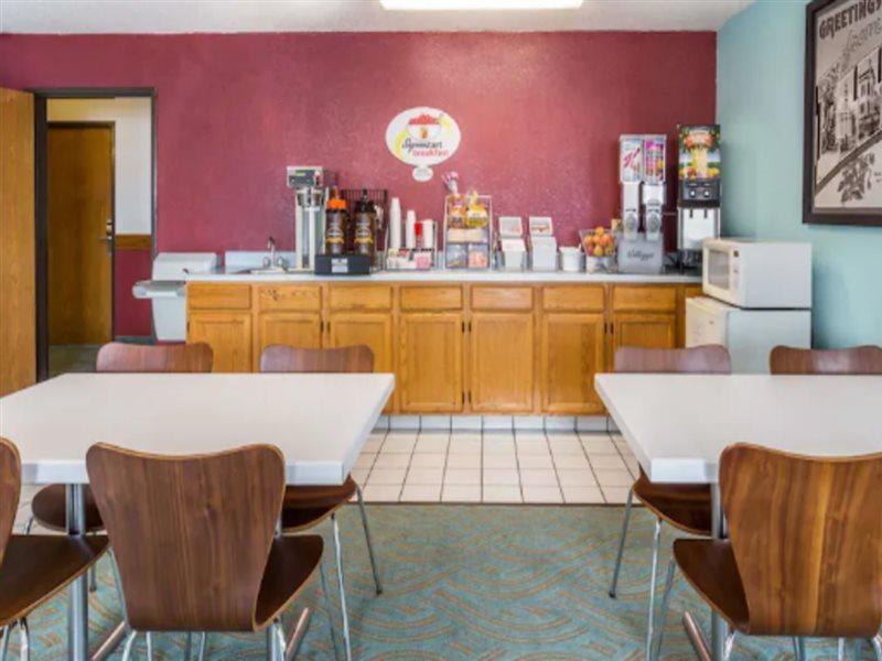 Super 8 By Wyndham Bourbonnais/Kankakee Area Εξωτερικό φωτογραφία